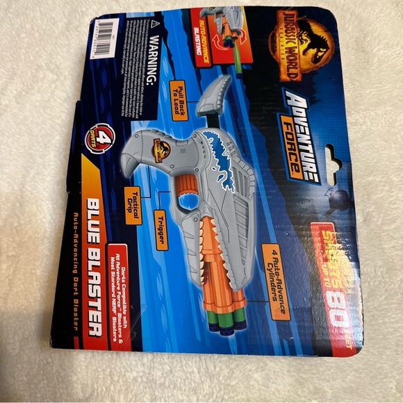 Jurassic World Blue Blaster Dart Gun Adventure Force Shoots up to 80 Feet NEW - Picture 2 of 2